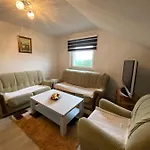 Dom wakacyjny House Enio *